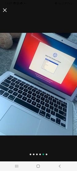 13" 2015 MACBOOK AIR (WITH CHARGER)