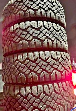 285 75 18 Goodyear tires Con 80% de Vida Las 4