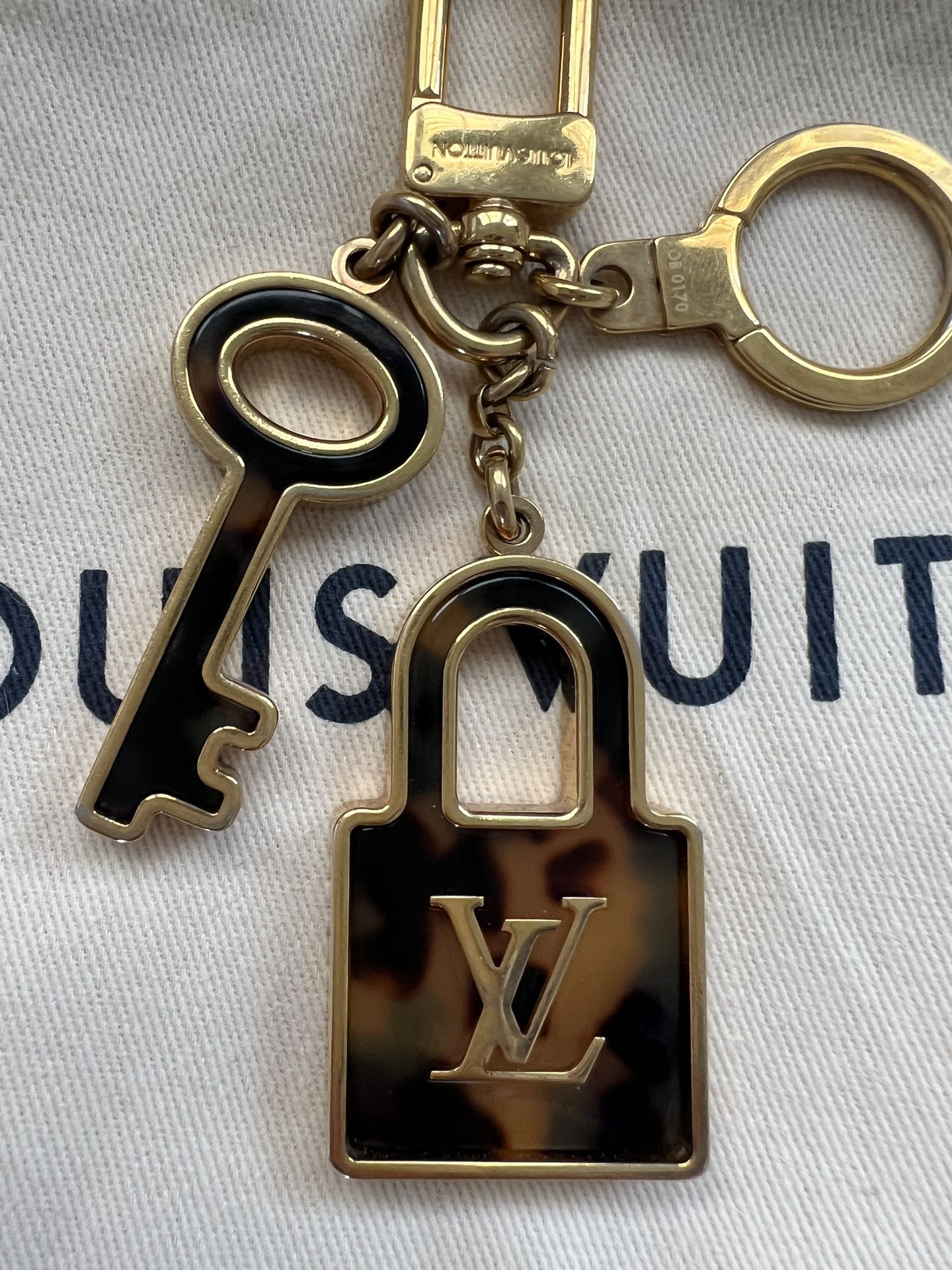 Louis Vuitton Key Ring / Bag Charm Auction