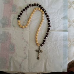 Two Tone 24in Wooded Beads Necklace With Cross