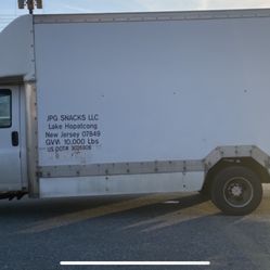 2005 Chevy G30 16 Ft Cube Van  Side Walk In Door !