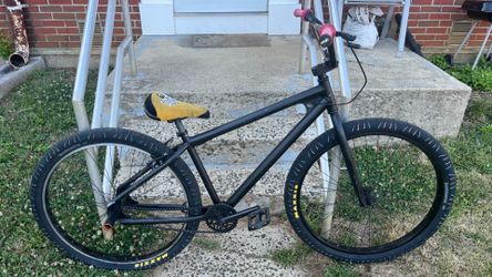Black Se Bike