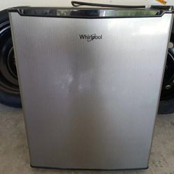 Whirlpool 4.3 CU FT Stainless Steel Compact Refrigerator Mini Fridge & Matching Microwave