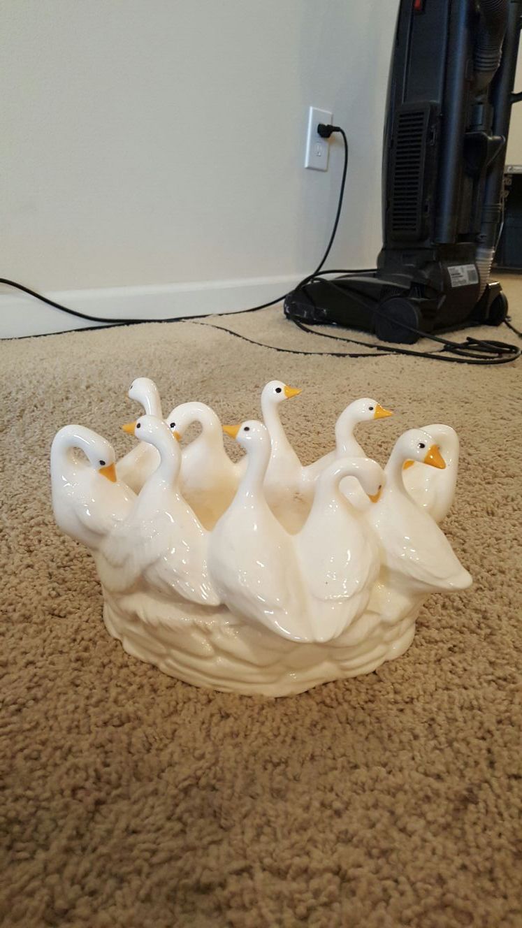 Vintage Ceramic Beautiful Swan Candy Dish/Bowl