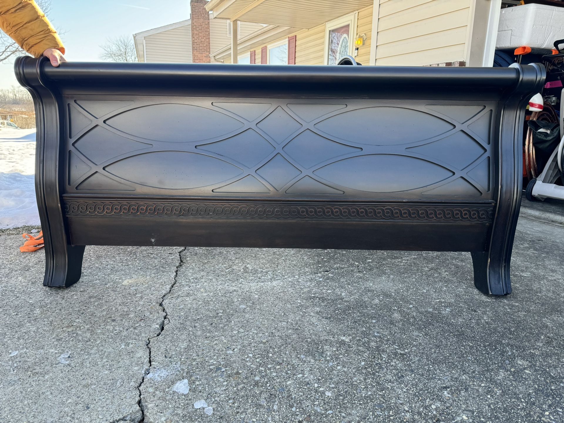 Queen Bed set Has Few Scratches From Being Moved