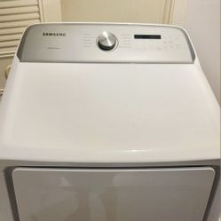 SAMSUNG.... 240 V DRYER ELECTRIC LIKE NEW 