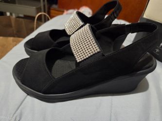 Woman's heels (skechers)