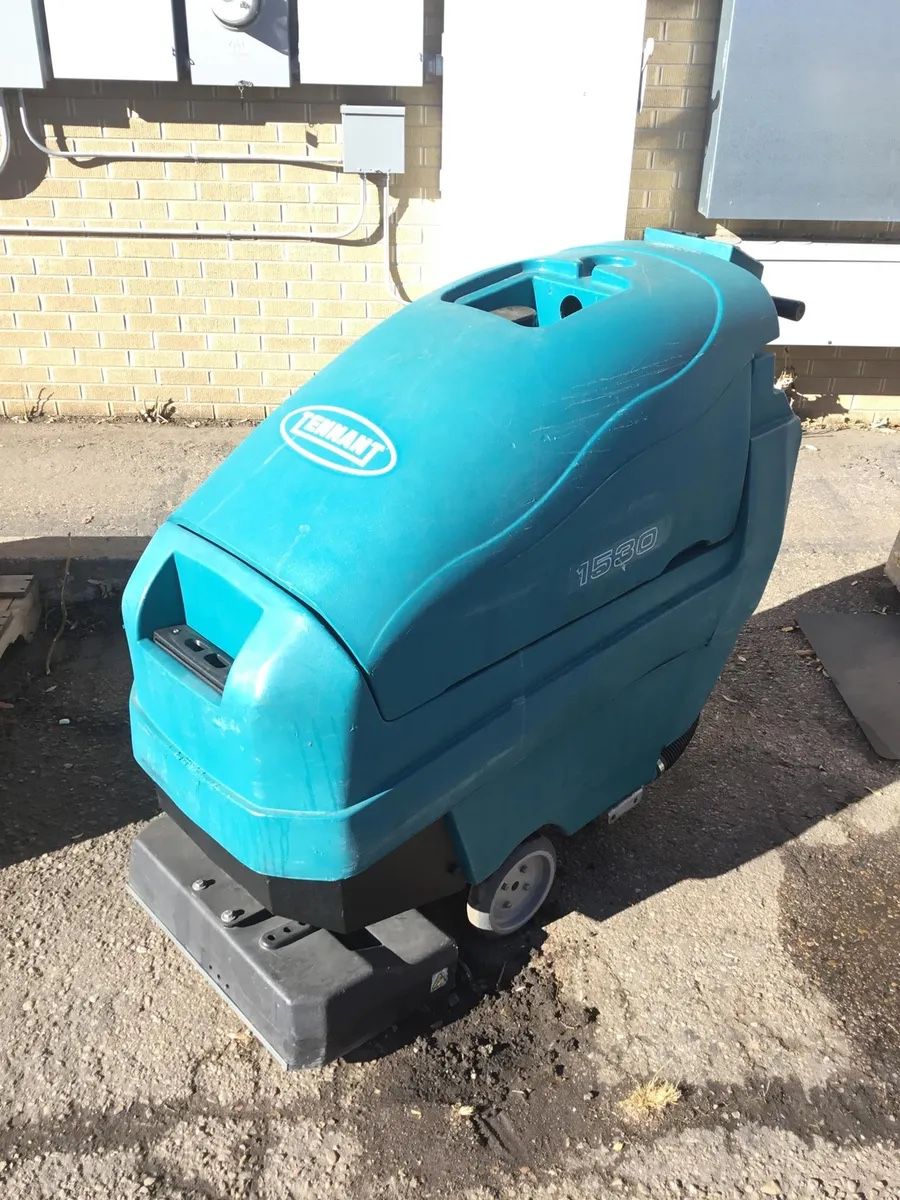 Tennant Floor Scrubber 1530 Cleaning Limpieza Commercial