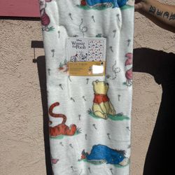 Winnie The Pooh Blanket 🍯💛(Price Is Firm)