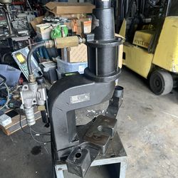 Black & Webster Air Hydraulic Punch Press