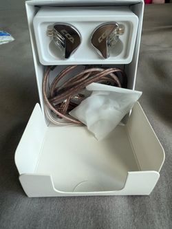 Wired Earbuds w/ Mic