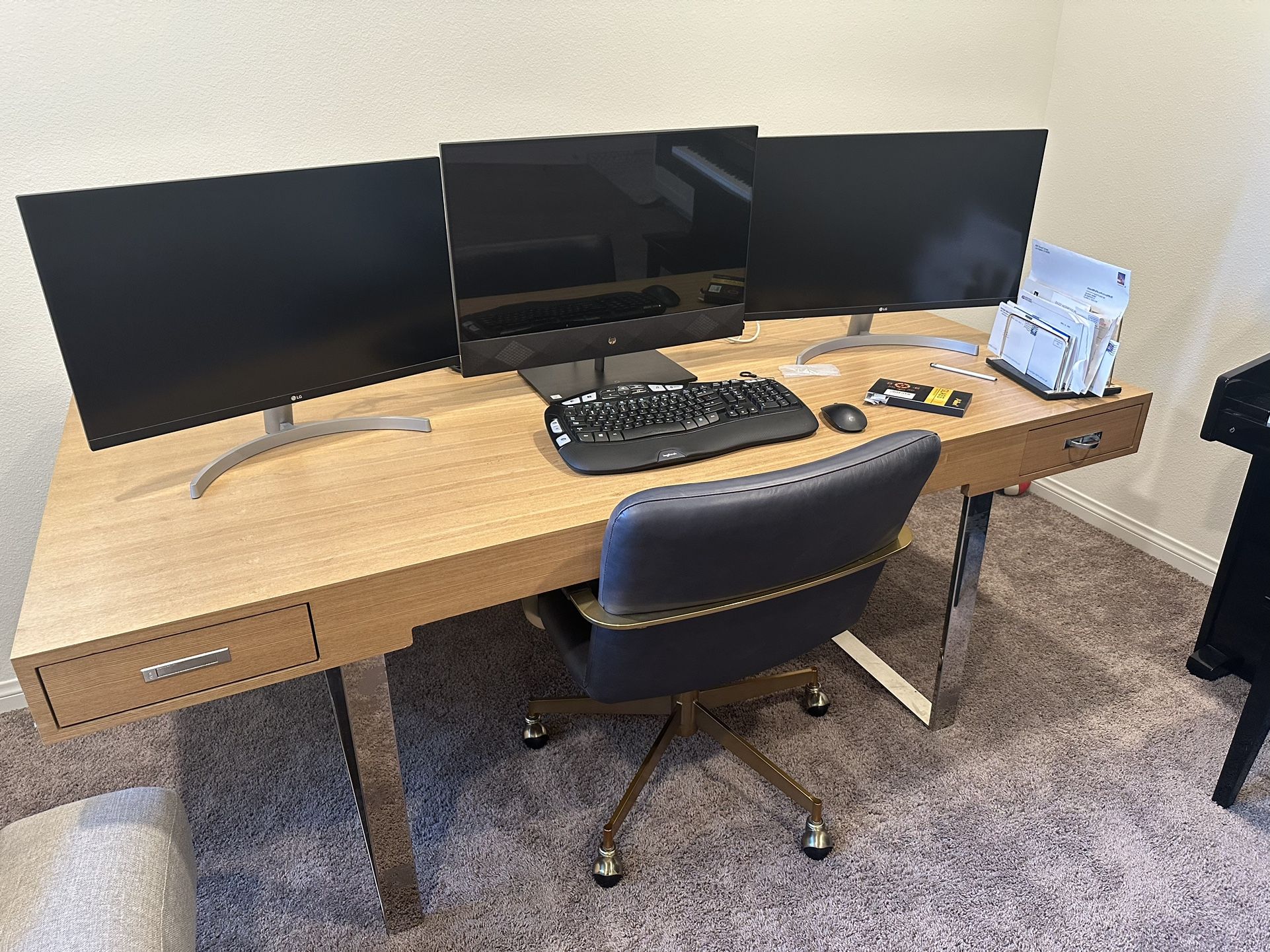 Computer Table/Writng Desk