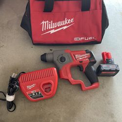 Milwaukee M12 FUEL 5/8” SDS Plus Rotary Hammer Kit (New)