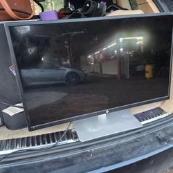 HP 32" Monitor