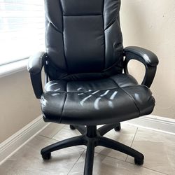 Office Chair (Like New)