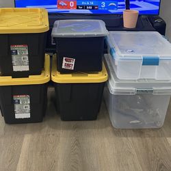 Mix Of 6 Storage Containers With Lids