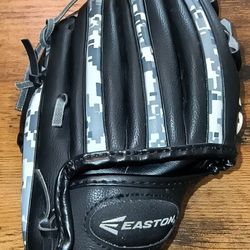 Easton 9.5" Camo Pattern Black White And Gray Baseball / T-ball Glove. Only used one season. In very good condition. 