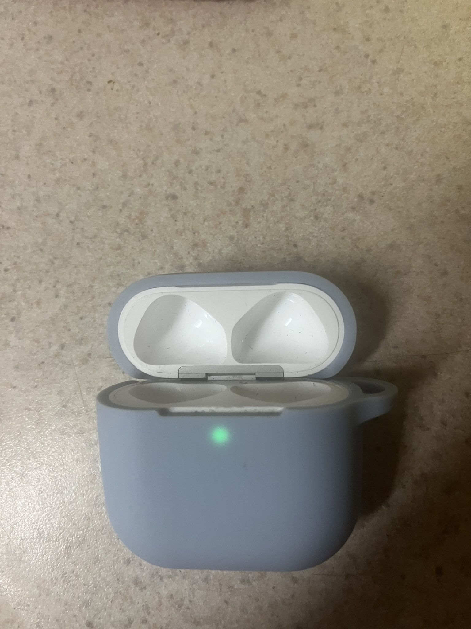 AirPods 4 Charging Case