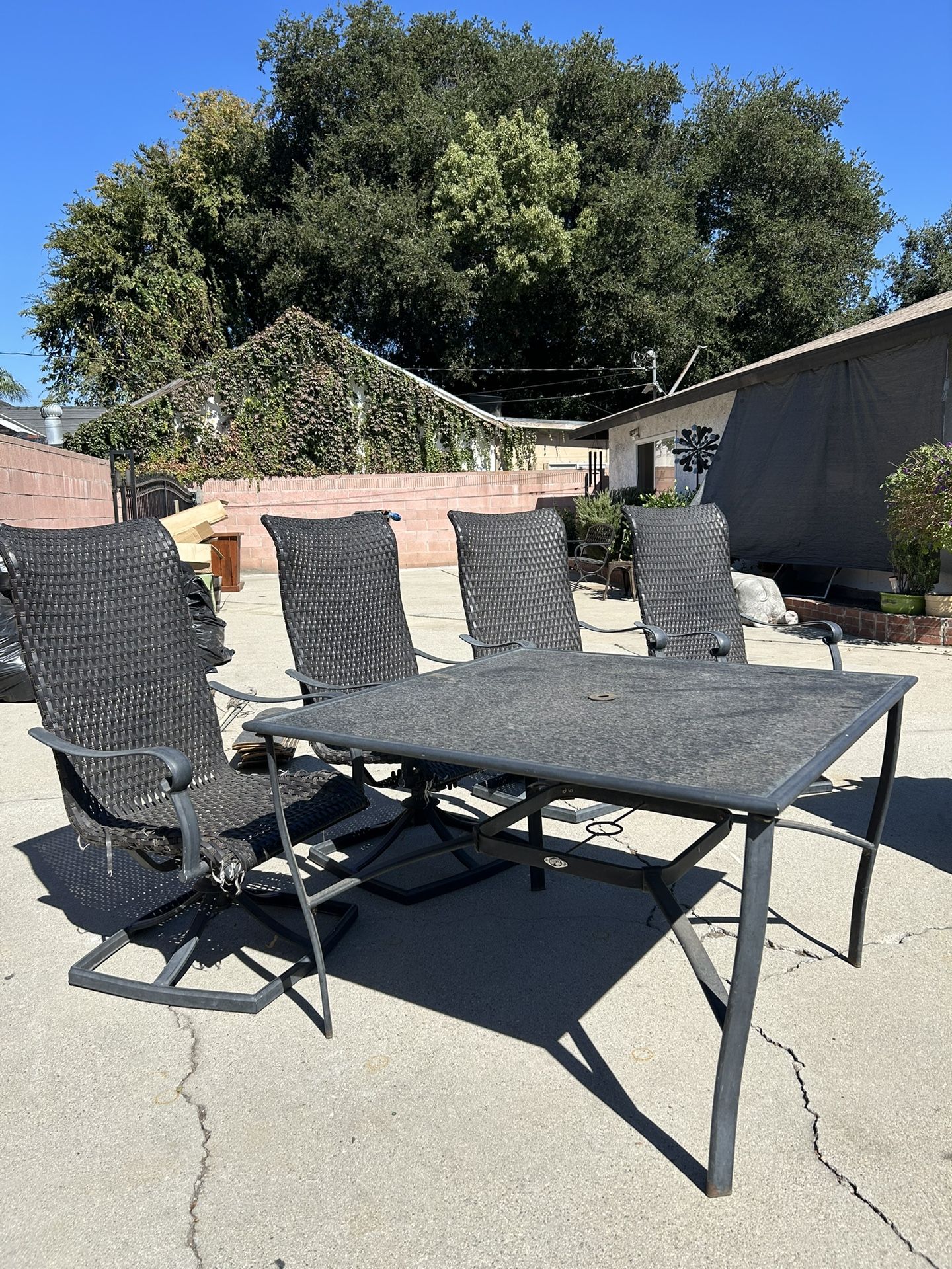 Table And Chairs (outdoor Furniture)