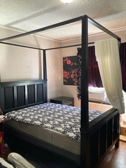 Canopy bed and 2 nightstands