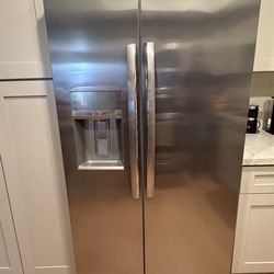 New Frigidaire Refrigerator $1000