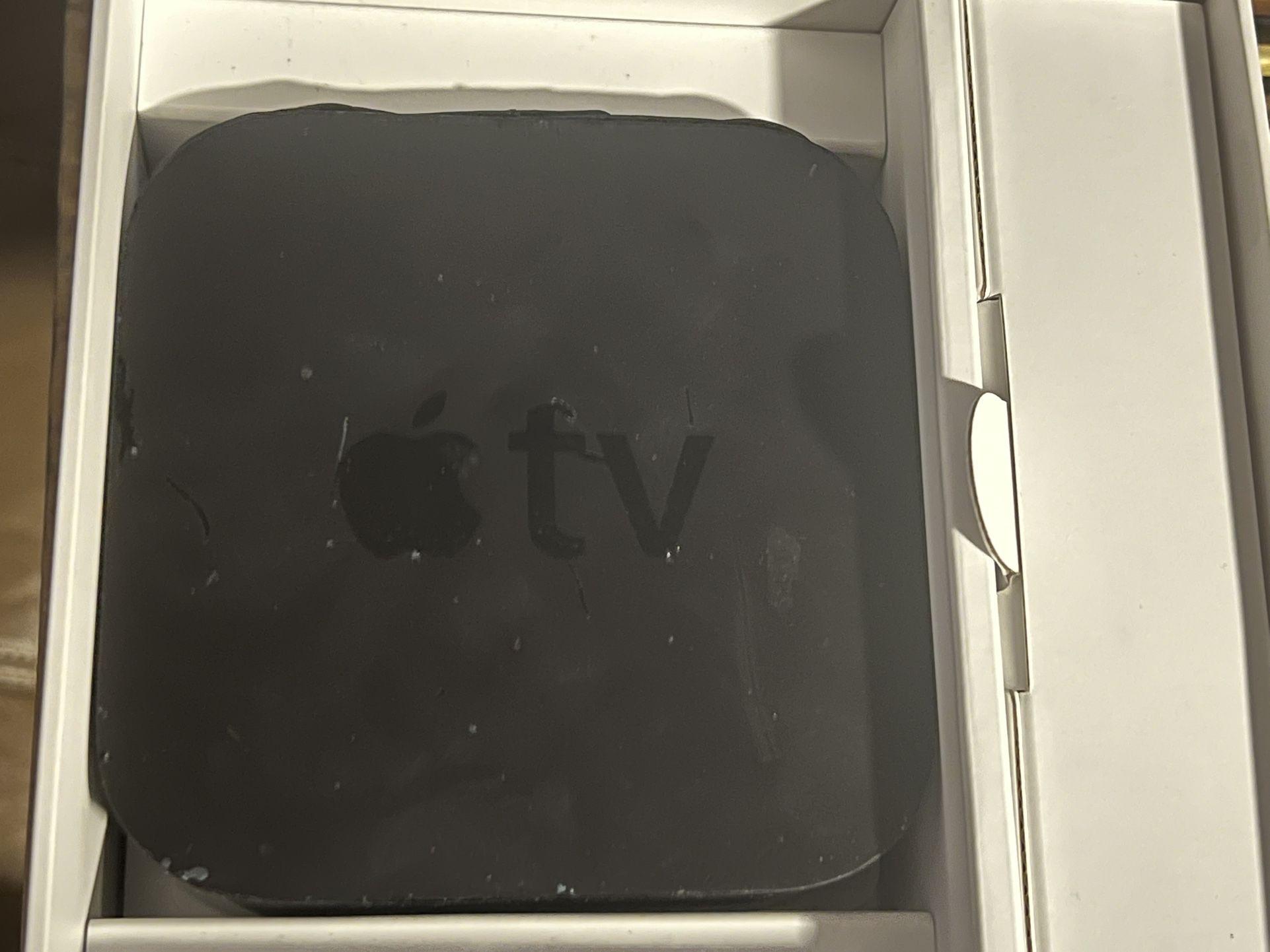 Apple TV With Remote and Power Cable (A1625 (32 GB))