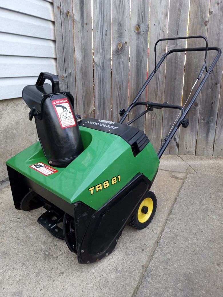 Excellent Condition - John Deere TRS21 21" Inch Single Stage Gas Snowblower