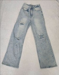 ✅️ High Waist Distressed Ripped Jeans• Loose Straight Light Blue Jeans• Size S• Unused/ New Condition• $25firm