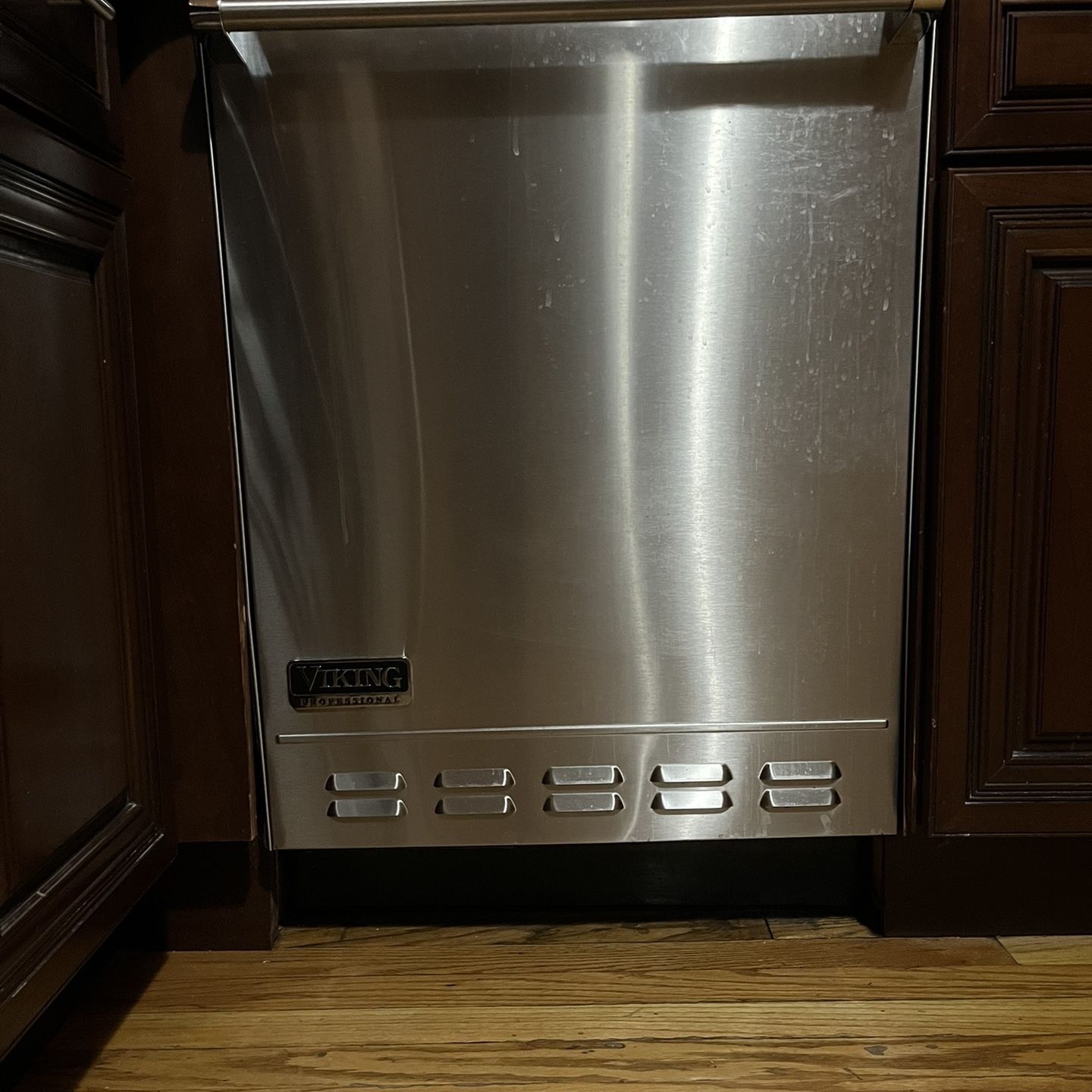 Viking store dishwasher dfud042