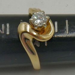 14kt yellow gold ring with 0.40pts round diamond size 6 total weight 4.4 gr 838697-1.