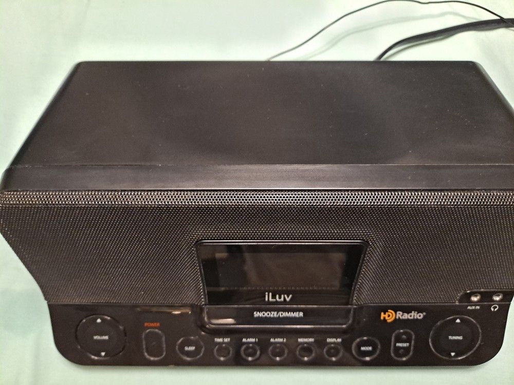 iLuv HD Radio with Dual Alarm Clock, i168