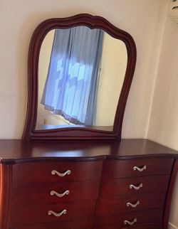 6-Drawer Bedroom Dresser w/ Mirror