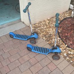 2x Kids Scooters  