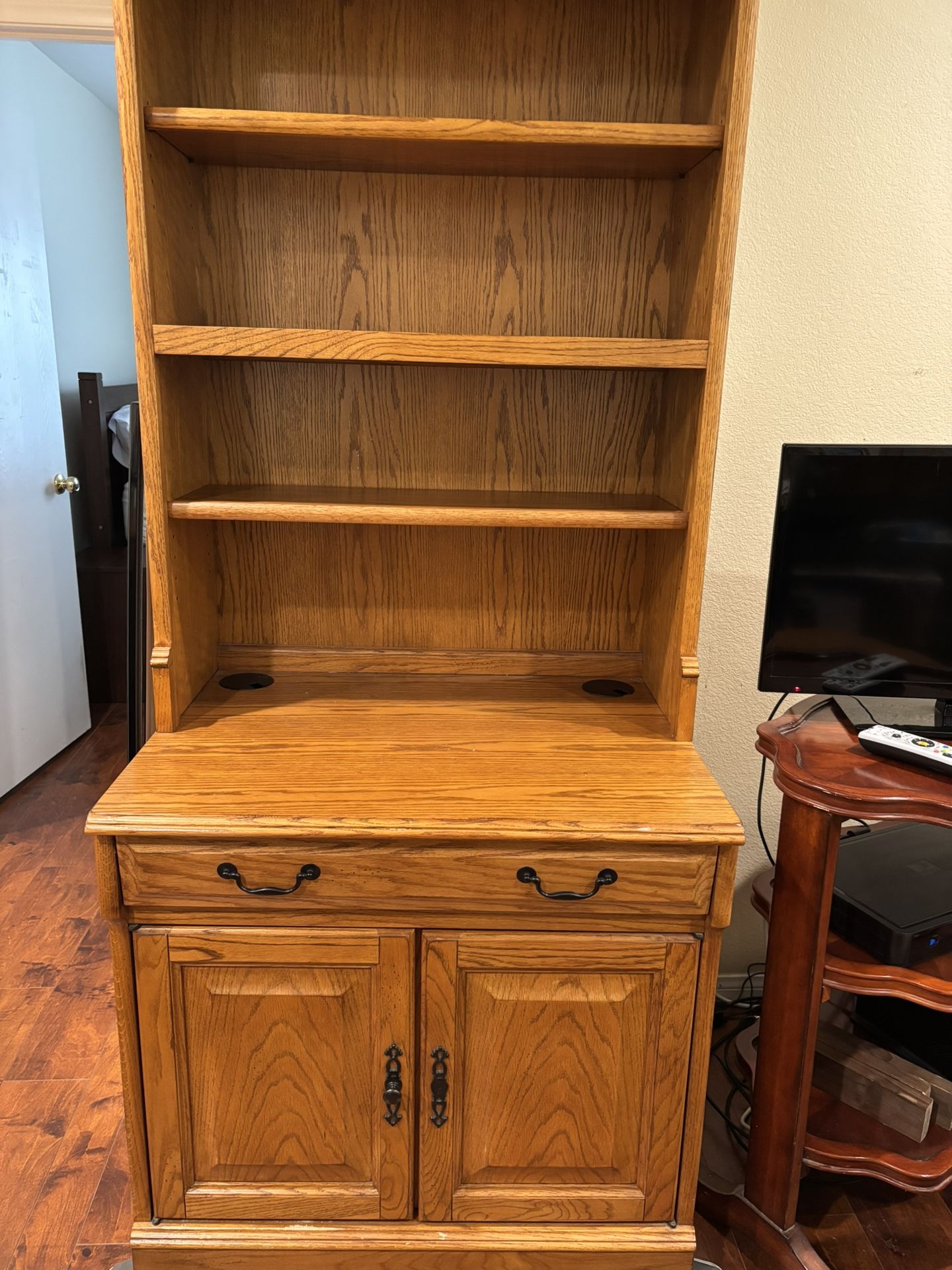 Gorgeous Computer Desk and Bookshelf Hutch