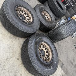 Vendo Rines Nuevos 17x9 De Ancho De 6-135 Ligs Con Llantas 315/70/R17 Goodyear