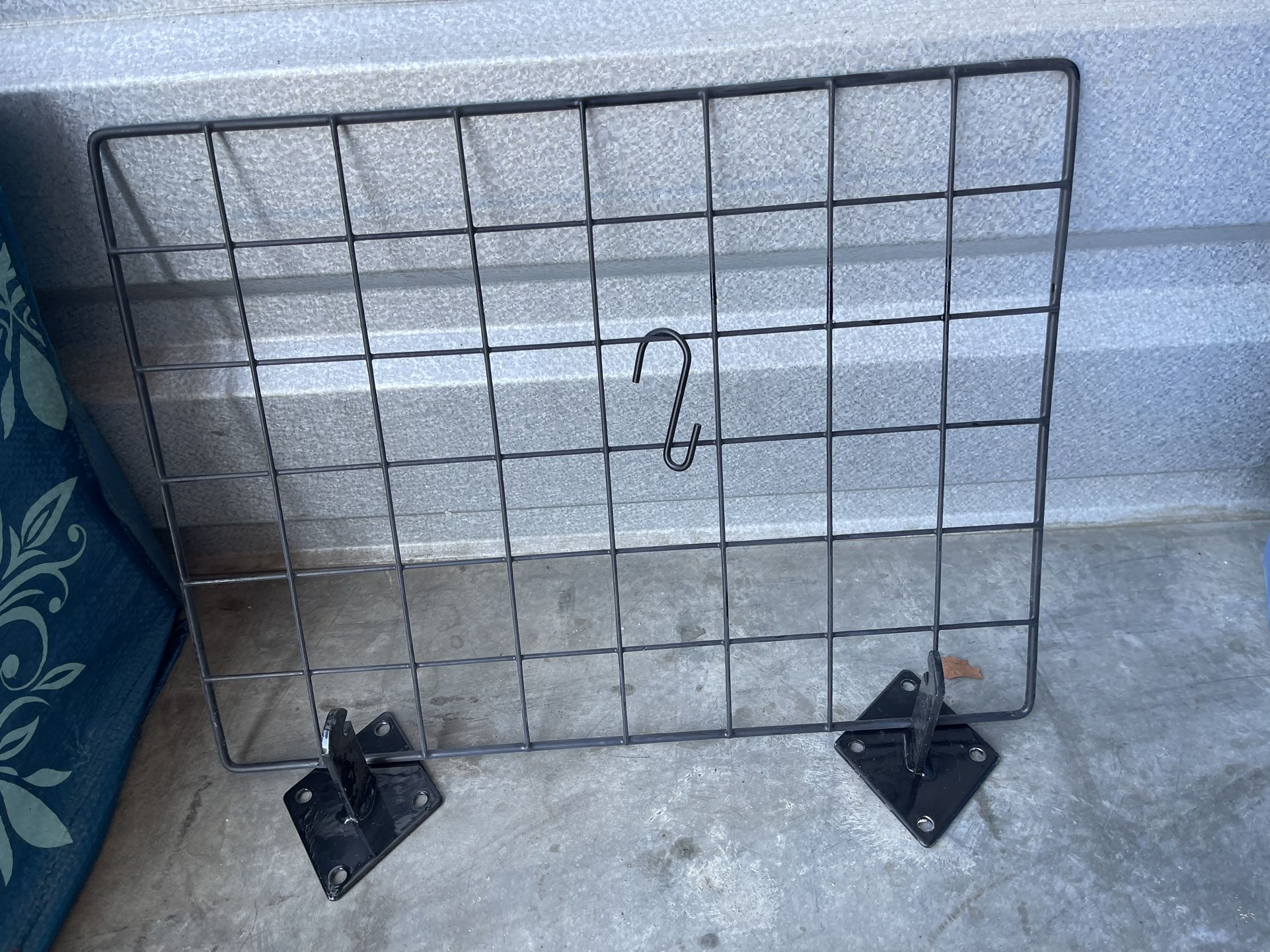 Merchandise Racks With Wall Anchors And S Hooks