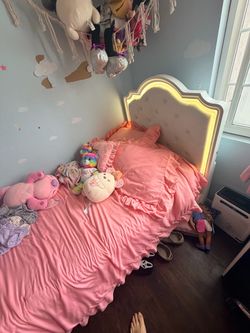 Kid bed with built in night light