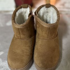 Toddler Girl Cat & Jack Style Uggs Size 6 Still Like New 