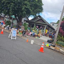 Garage Sale Lost Of Cool Stuff At 90's Prices