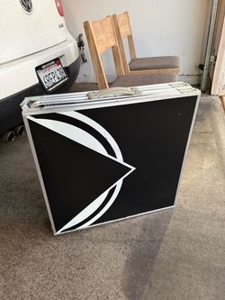 Beer pong table