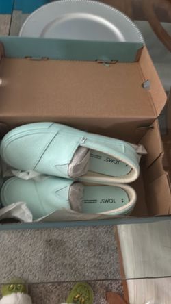 Tom’s shoes for women