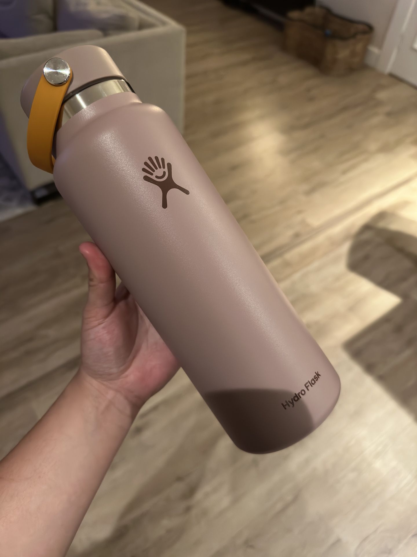 Limited Edition Mocha Hydroflask New with box and - Depop