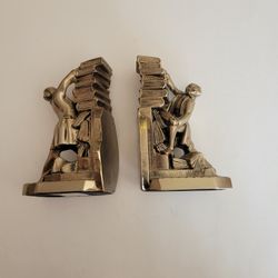 Vintage Brass Colonial Librarian Bookends Set PM Craftsman Made in USA.
Pre-owned, great shape, please see the photos.
It is 6.25 tall. Total weight 4