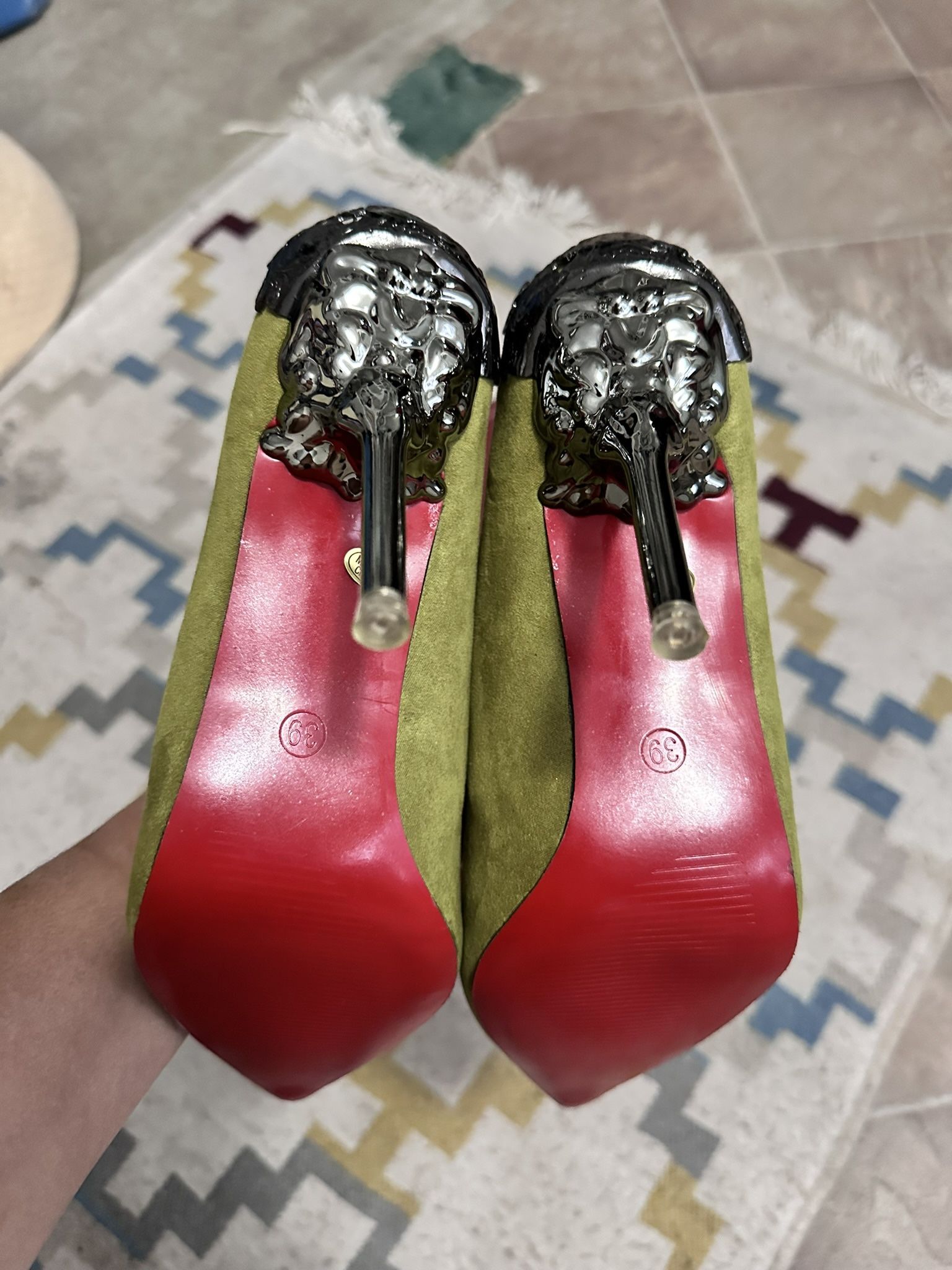 Big Tree Heels 👠 Size 7