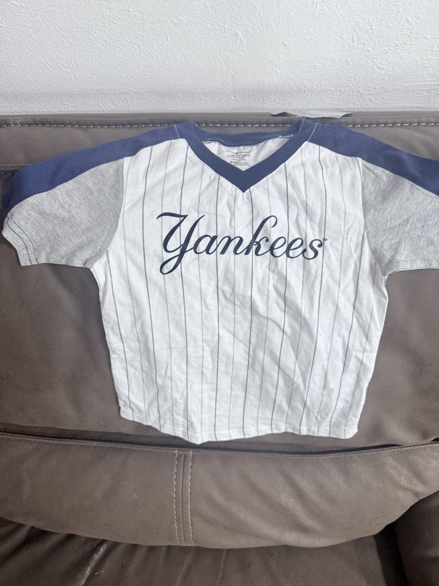 MLB New York Yankees Two Piece Set T-Shirt And Shorts Youth Medium (5-6)