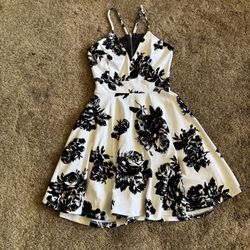 Black and white floral print dress; perfect condition