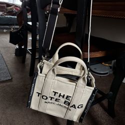 THE JACQUARD MEDIUM TOTE BAG