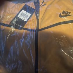 Nike Tech Size Large 