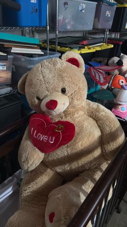 Oversized giant bear