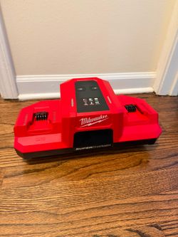 M18 18V Dual Bay Simultaneous Super Charger